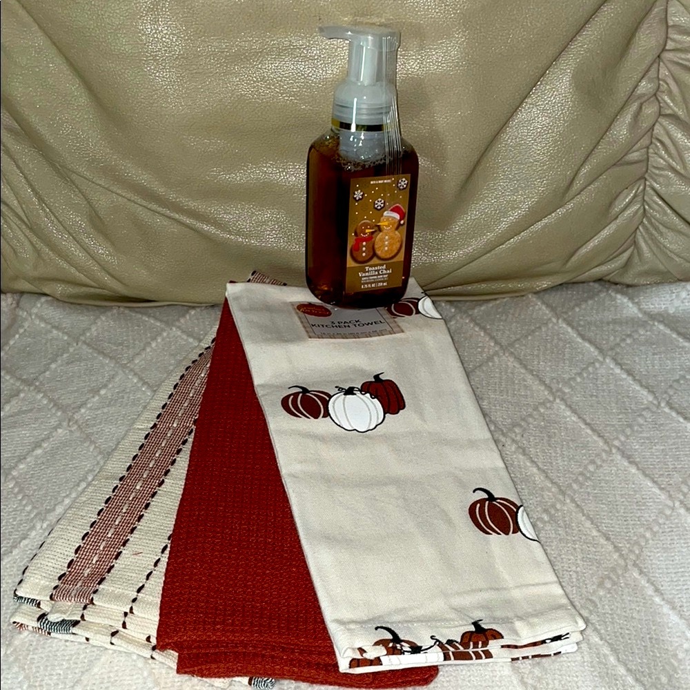 NWT Pumpkin Kitchen Towel Set with Hand Soap.